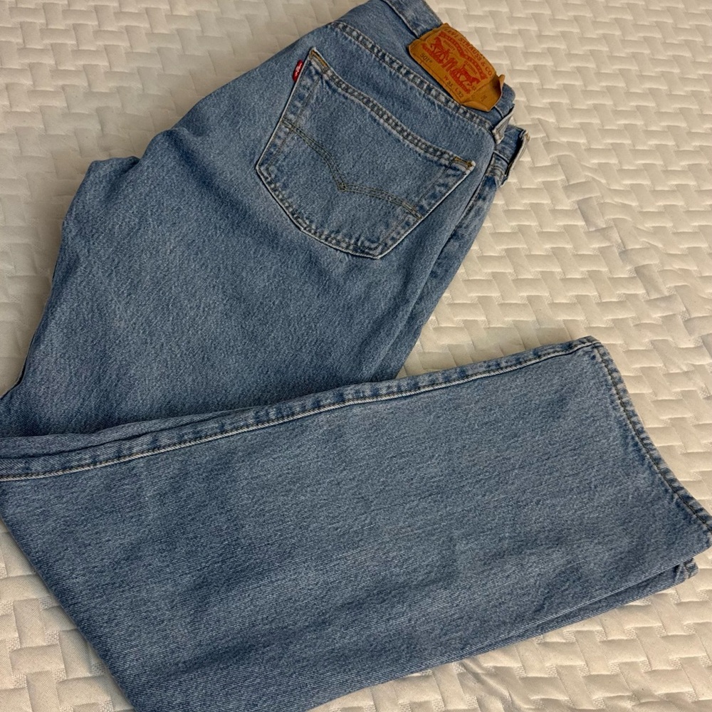 Levi's Men's Light Blue Straight Jeans